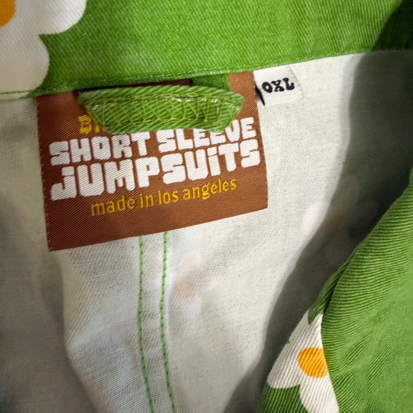 Big Bud Press Green Daisy Print Apparel - Picture 5 of 5